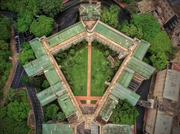 معرفی بهترین دانشگاه‌های آمریکا 2025: ۱۲ مرکز برتر آموزش عالی جهان